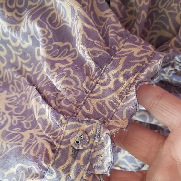 Banana Republic Sheer Violet Print Top 3/4 Sleeves and Banded Bottom Size Medium - Picture 5 of 15
